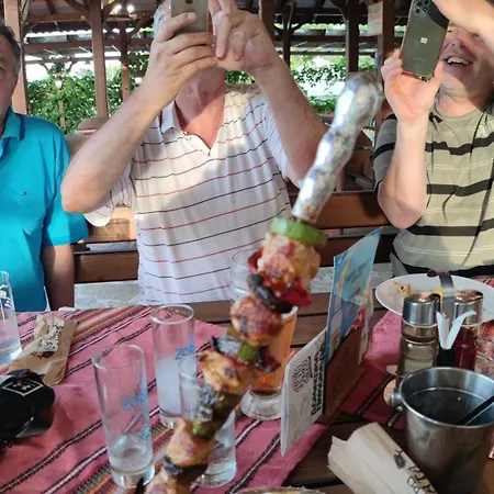 The Byala Escape, Private With Bar & Hot Tub Willa *