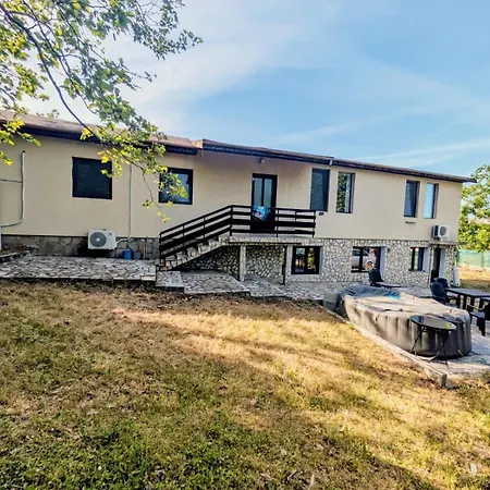 Вілла The Byala Escape, Private With Bar & Hot Tub